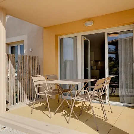 Le Petit Valmer Apartment *