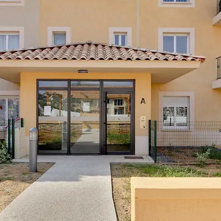 Le Petit Valmer Apartment *